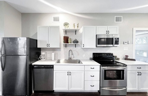 San Antonio House | Modern Historic Downtown Apartment