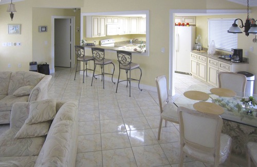 Joel House | Modern holiday home in a quiet location with lots of privacy.