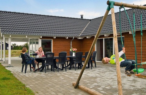 Høruphav House | Modern holiday home for large groups on the great Baltic island Alsen.
