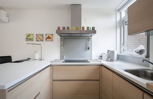 Grou House | Modern holiday home in Grou with bubble bath
