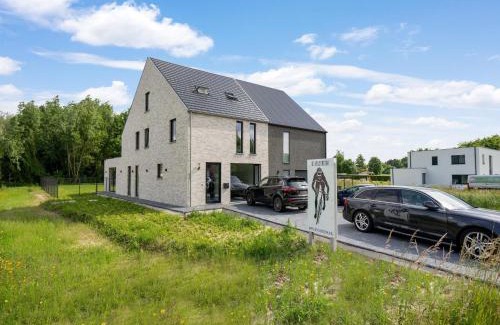 Ronse House | Modern holiday home in Ronse with garden