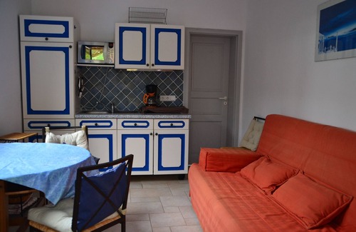 Aipeia House | Modern holiday home, very quiet, surrounded by olive groves on a hill