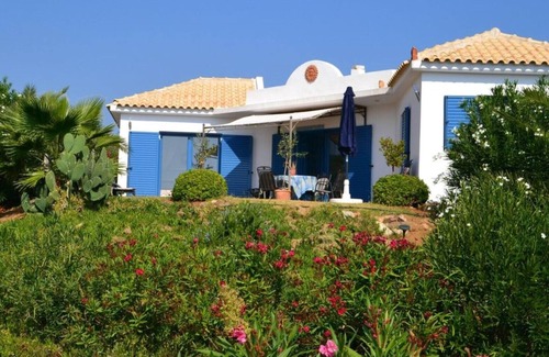 Aipeia House | Modern holiday home, very quiet, surrounded by olive groves on a hill