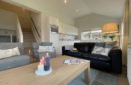 Langweer House | Modern holiday home with large garden overlooking the beach at Langweerder Wielen