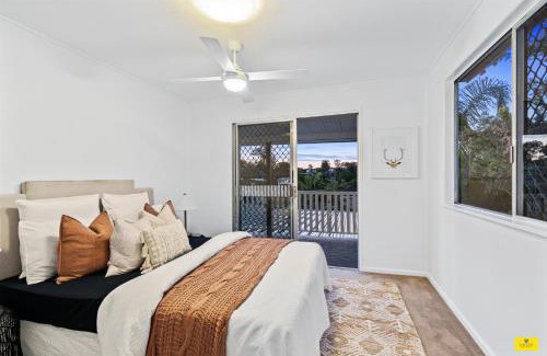 Brisbane House | Modern Holland Park Home with Easy City Access