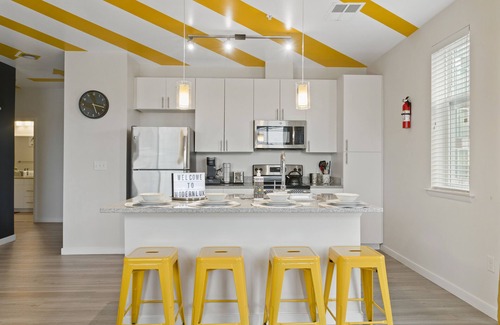 Downtown Baltimore Apartment | Modern Home 2BR 2BA Free Off-Street Parking & Wifi
