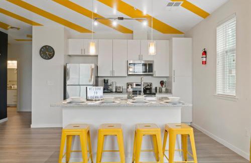 Downtown Baltimore Apartment | Modern Home 2BR 2BA Free Off-Street Parking & Wifi