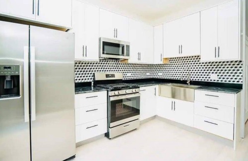 Little Village House | MODERN HOME: 4BD & 3 FULL BATHS, WFH Setup, Public Transit, 15 Mins to Downtown!