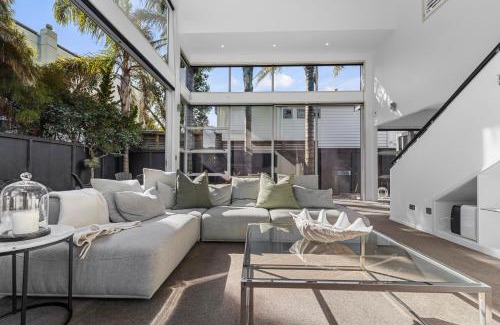 Mount Maunganui House | Modern Home Central Mount