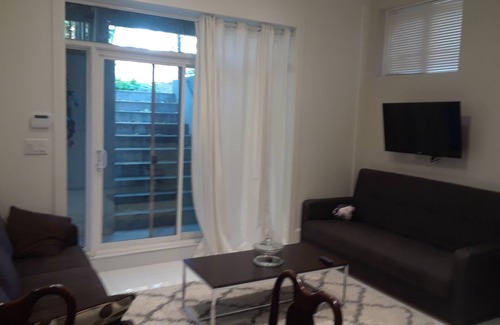 Willowdale House | Modern home central location
