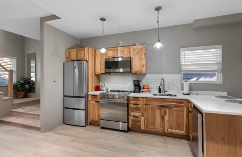 Lake Placid House | Modern Home &Cozy