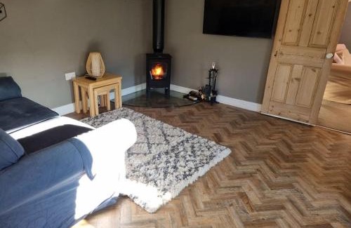 Dersingham House | Modern Home for 4 people including luxury Hot Tub