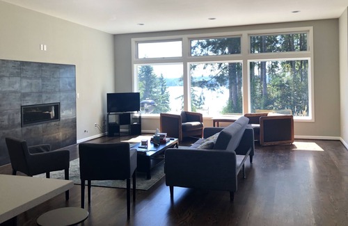 Allyn-Grapeview House | Modern Home in Paradise on Puget Sound Private Island with Hot Tub