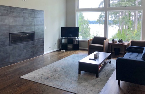 Allyn-Grapeview House | Modern Home in Paradise on Puget Sound Private Island with Hot Tub