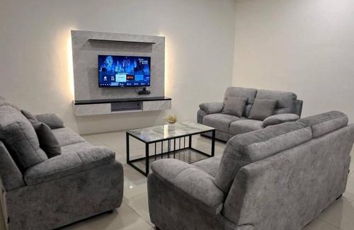 Hulu Kinta House | Modern Home Ipoh 10 to 14pax