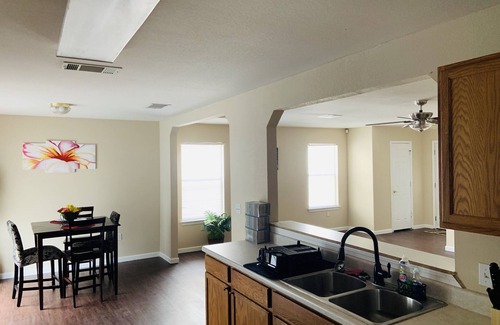 Los Cielos House | Modern Home Minutes Away from COTA & Downtown Austin.