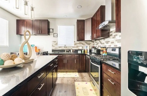 Midway City House | Modern Home Near Disneyland, Beaches, and Little Saigon
