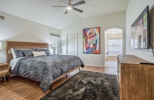 Boyette Springs House | Modern home near US-301/I-75 in Riverview. Pets and family friendly!