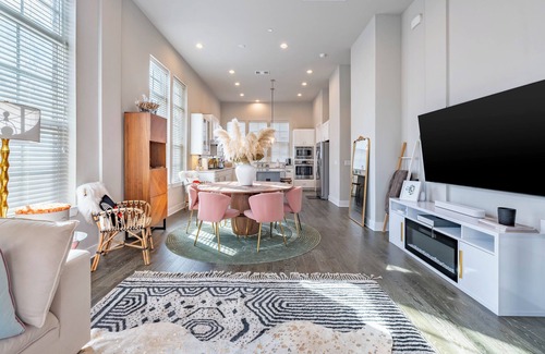 Riverside House | Modern Home, Private Balcony, Near Rainey & Lady Bird Lake | Haus of Z