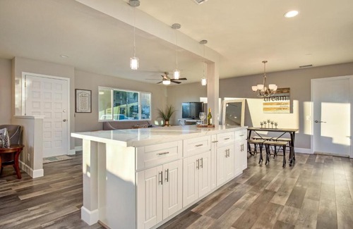 San Antonio Heights House | Modern Home SoCal Luxury Claremont/Upland 2BD/ 2BTH +Den, Oasis Backyard w/ BBQ