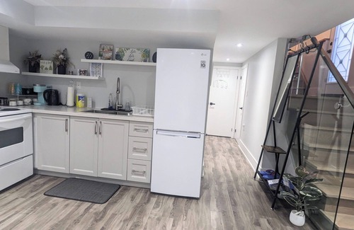 Woodbine - Lumsden House | Modern Home w/Patio, Fireplace, Parking - 20mins to Downtown & Beach