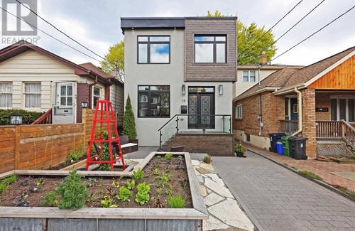 Woodbine - Lumsden House | Modern Home w/Patio, Fireplace, Parking - 20mins to Downtown & Beach