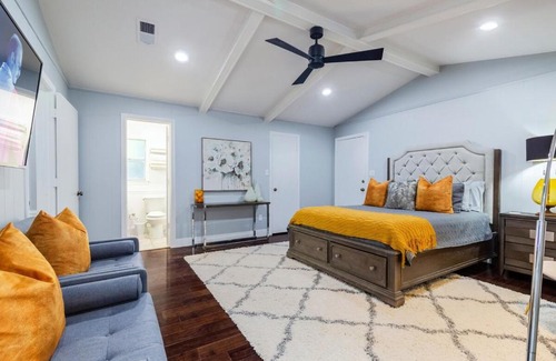 Lake Highlands House | Modern Home with a Firepit, Heated Pool & Spa