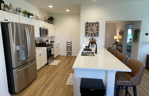 Sumter County House | Modern Home with Golf Cart, Lanai, & Close to Brownwood Paddock Square!