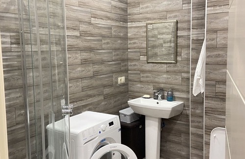 Saburtalo Apartment | Modern hosting space