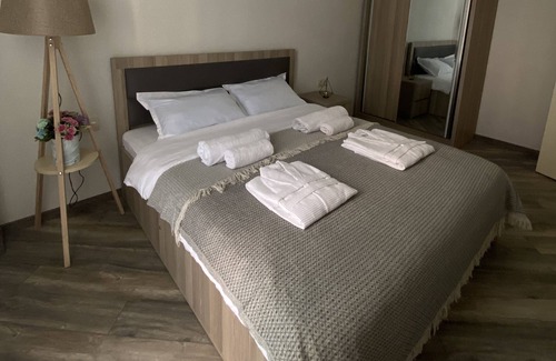 Saburtalo Apartment | Modern hosting space