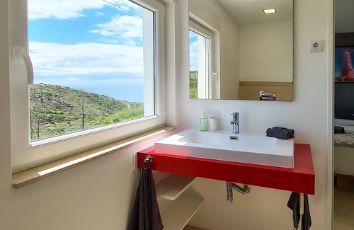 Vale Furado House | Modern house with ocean view, pool and 5 walk min to the beach
