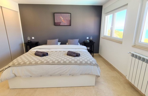 Vale Furado House | Modern house with ocean view, pool and 5 walk min to the beach