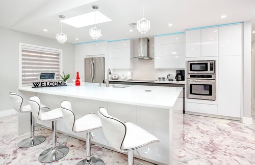 North Bay Hills House | Modern house heated pool near TPA Clearwater Dunedin Palm Harbor