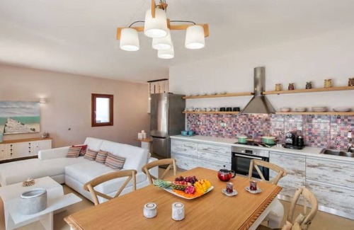Fira House | Modern house in the center of Fira 4 -5 guests
