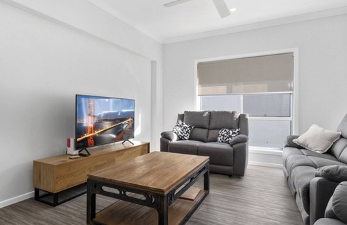 Banksia Beach House | MODERN HOUSE OVER LOOKING THE GOLF COURSE