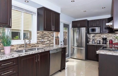 Richmond Hill House | Modern House, Private Gym Garden & 4 Parking for Your Family