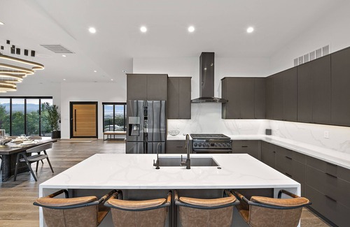 Greater Avenues House | Modern House with Pool Overlooking City