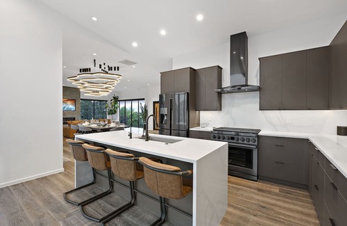 Greater Avenues House | Modern House with Pool Overlooking City