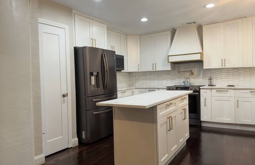 Garland House | Modern House with Outdoor Space Family & Group Friendly in DFW