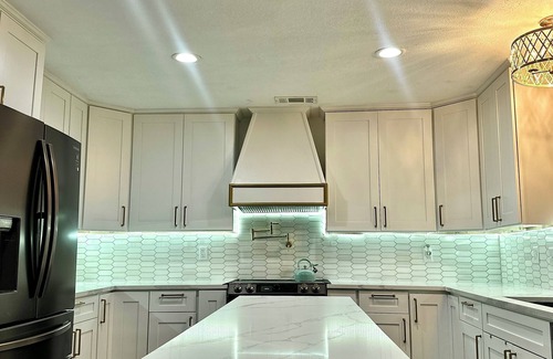 Garland House | Modern House with Outdoor Space Family & Group Friendly in DFW