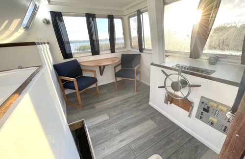 Winter Haven Boat Rental | Modern HouseBoat*AceLoca*4Miles*LegoLand*