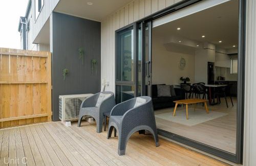Howick House | Modern Howick Town House Fibre WiFi Netflix
