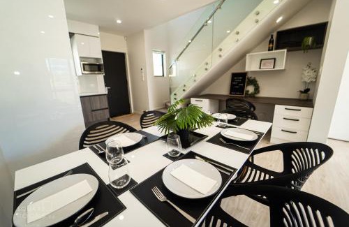 Howick House | Modern Howick Town House Fibre WiFi Netflix
