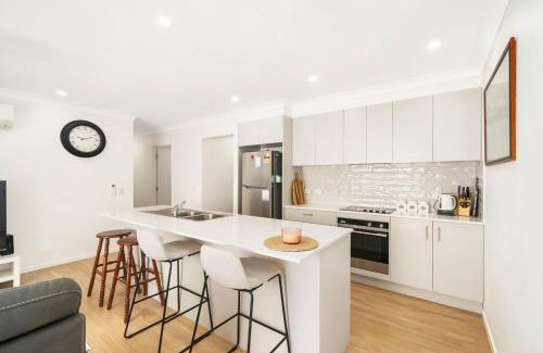 Redcliffe House | Modern in Margate with Pool