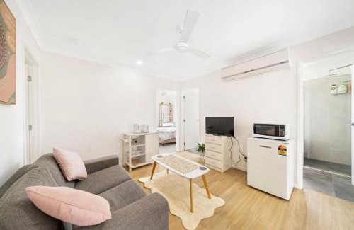 Redcliffe House | Modern in Margate with Pool