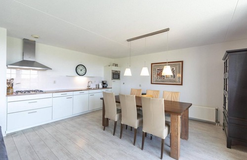 Callantsoog Apartment | Modern Ingericht Appartement op Loopafstand van het Brede Zandstrand van Groote Keeten