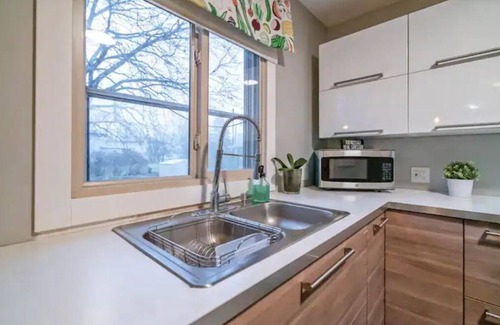 Columbus House | MODERN INTERIOR, 4 Bed 2.5 Bath Home, Close to Shopping, Entertainment and more!