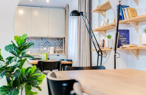 Wroclaw Old Town Apartment | Modern Italia Apart - 100m Main Square - parking and lift