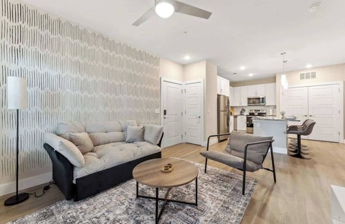 Southeast Orlando Apartment | Modern King Suite, Resort Amenities & Pet-Friendly