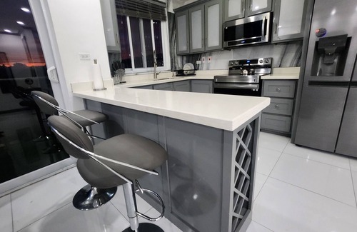 Eastwood Park Apartment | Modern Kingston Condo with Rooftop Pool and View